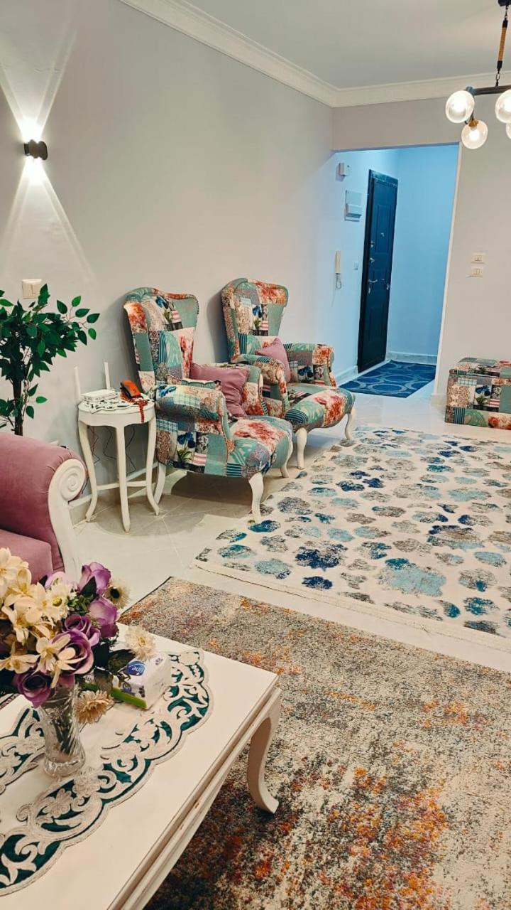 Elegant 3-room With Modern Amenities In Gardenia Compound Apartment Cairo