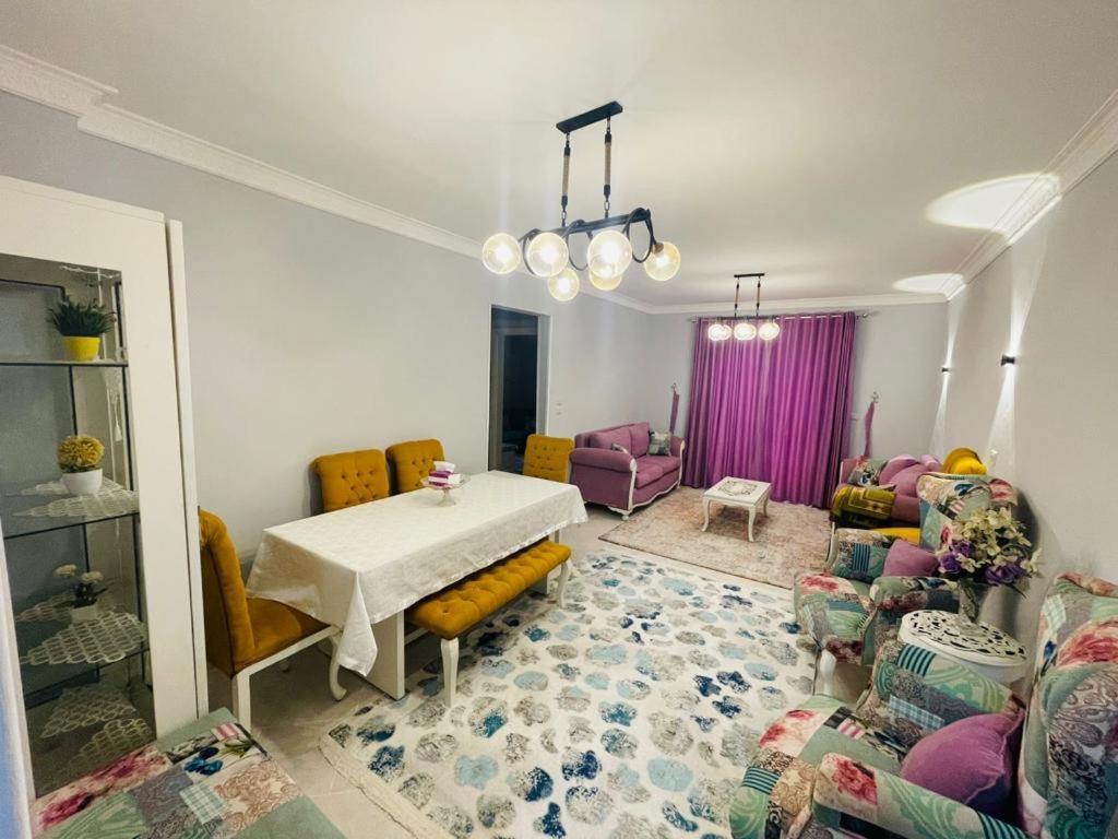 Elegant 3-room With Modern Amenities In Gardenia Compound Cairo